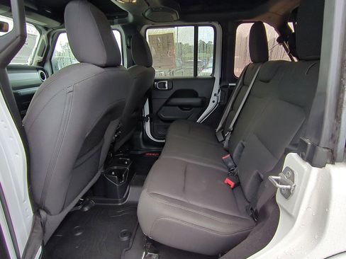Used 2021 Jeep Wrangler Unlimited Sahara image 14