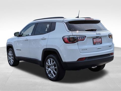 Used 2023 Jeep Compass Latitude w/ Sun and Sound Group AWD/4WD image 10