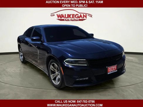 Used 2016 Dodge Charger SXT RWD image 3