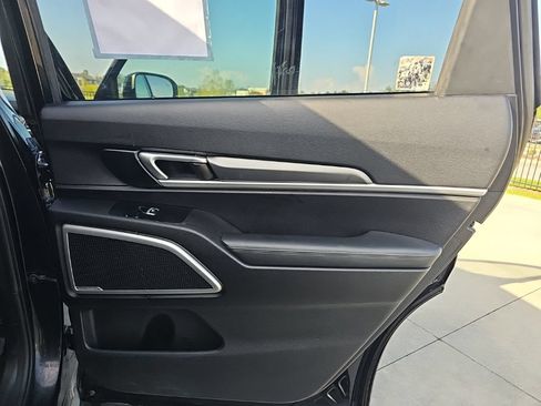 Used 2020 Kia Telluride LX AWD/4WD image 16