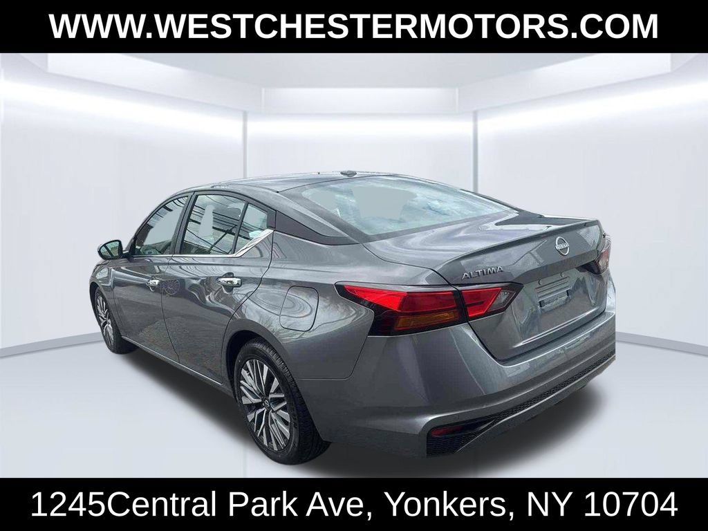 Used 2024 Nissan Altima 2.5 SV FWD image 7