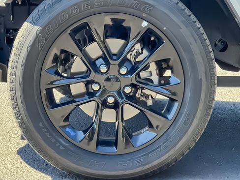 Used 2023 Jeep Wrangler Unlimited Sahara image 25