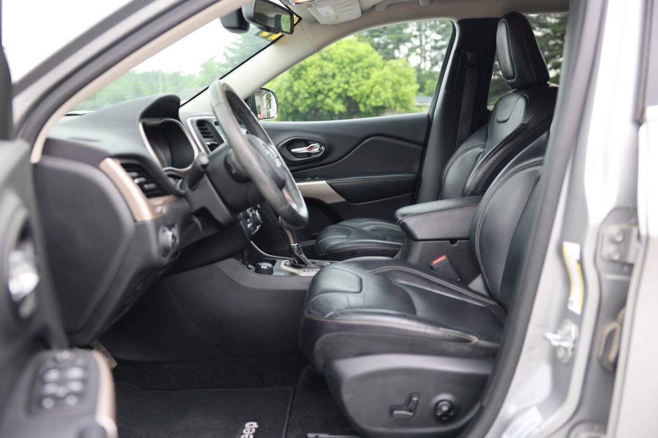 Used 2017 Jeep Cherokee Limited AWD/4WD image 18