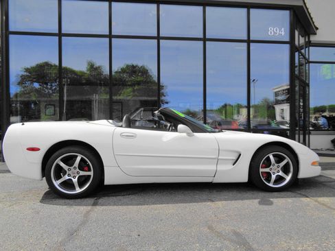 Used 2001 Chevrolet Corvette Convertible w/ Preferred Equipment Group2 RWD image 4