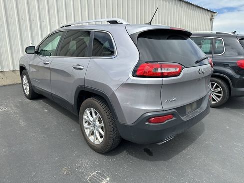 Used 2018 Jeep Cherokee Latitude w/ Cold Weather Group image 5