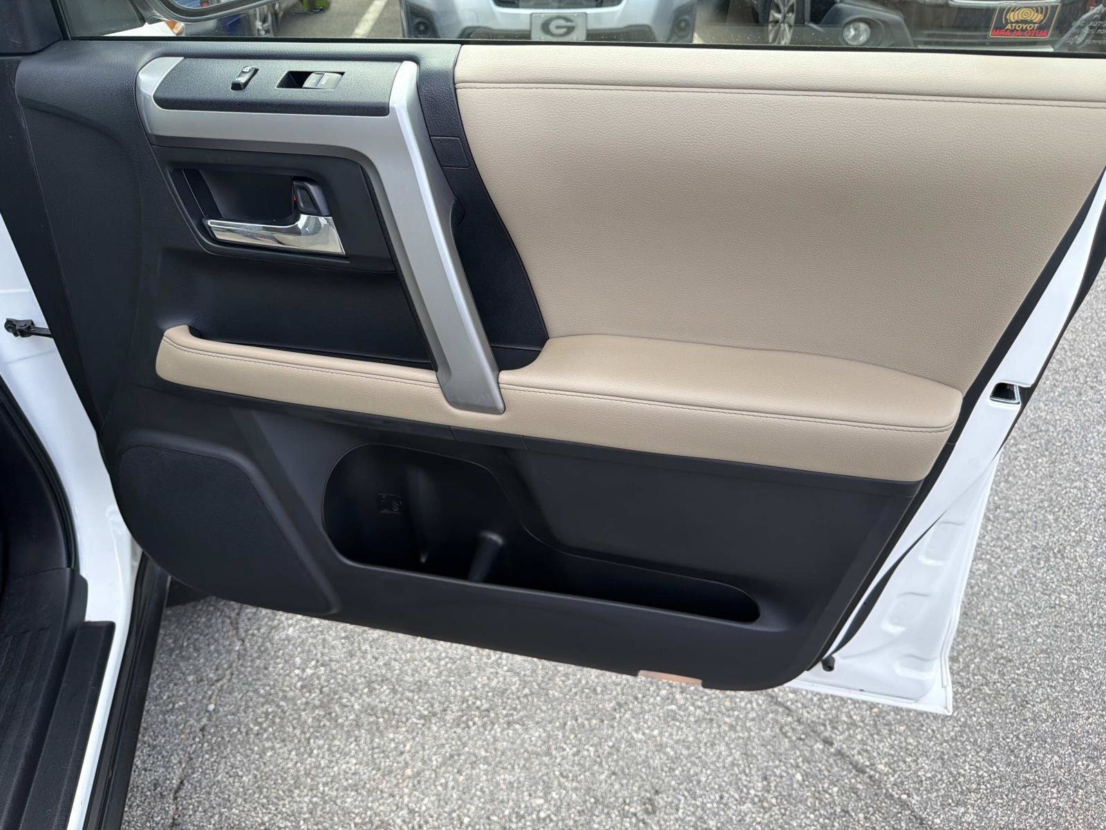 Used 2020 Toyota 4Runner SR5 Premium AWD/4WD image 15