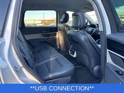 Certified 2025 Lincoln Nautilus Premier AWD/4WD image 11
