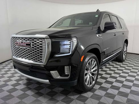 Used 2021 GMC Yukon Denali w/ Denali Premium Package image 3