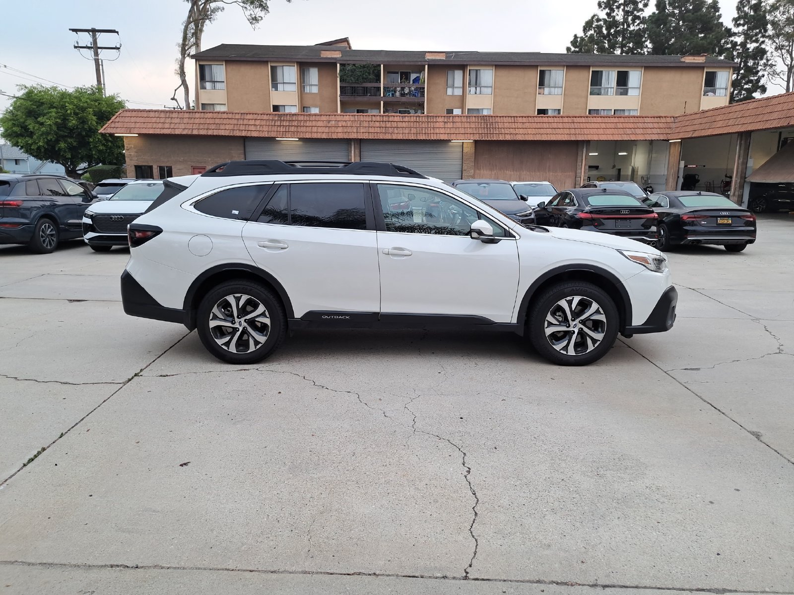 Used 2021 Subaru Outback Limited XT w/ Popular Package #2 AWD/4WD image 4