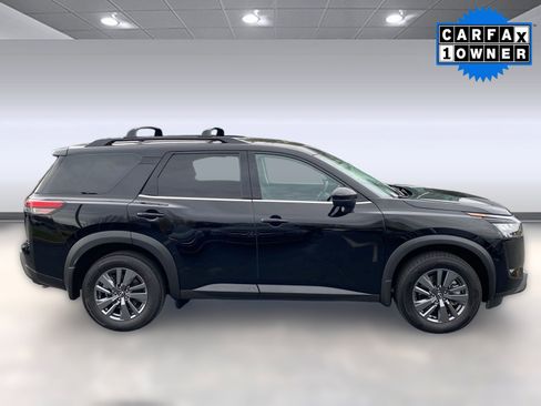 Used 2024 Nissan Pathfinder SV image 6
