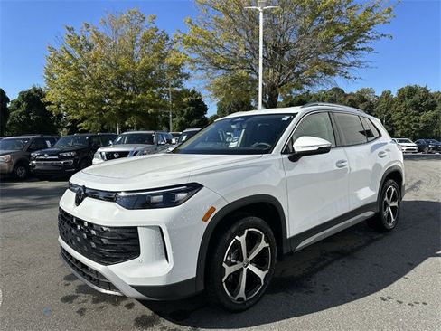 New 2025 Volkswagen Tiguan SE image 1