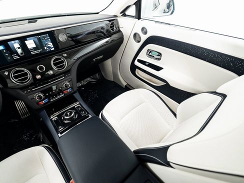 Used 2025 Rolls-Royce Spectre w/ Spectre Launch Package image 25