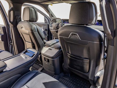 Used 2025 Lincoln Navigator Reserve w/ Jet Appearance Package image 30