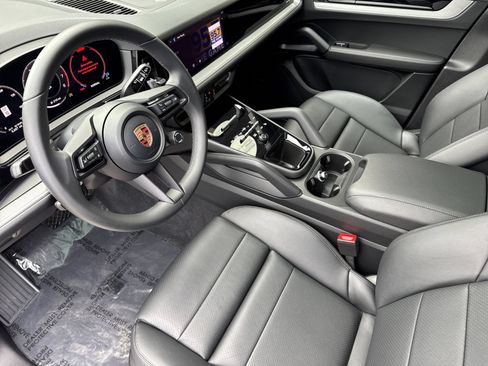 Certified 2026 Porsche Cayenne AWD/4WD image 4