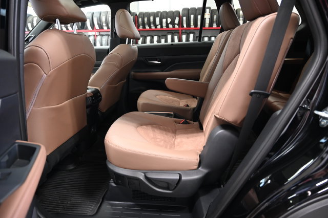 Certified 2026 Toyota Grand Highlander AWD Hybrid image 12