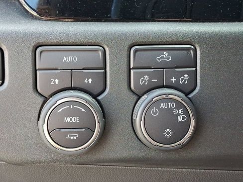 Used 2023 Chevrolet Silverado 1500 LT AWD/4WD image 22