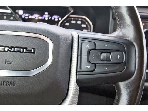 Used 2021 GMC Yukon Denali w/ Denali Premium Package image 17