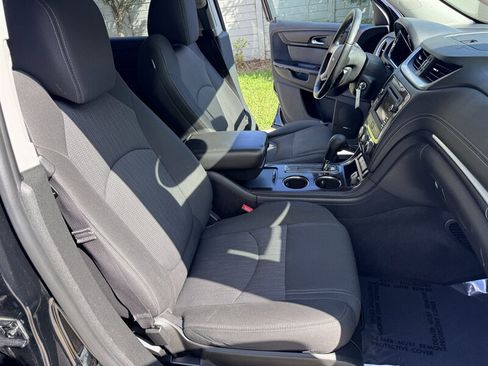 Used 2016 Chevrolet Traverse LT w/ Style and Technology Package image 17