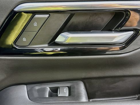 Used 2025 Chevrolet Tahoe Premier AWD/4WD image 28
