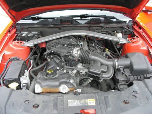 Used 2013 Ford Mustang Premium RWD image 8