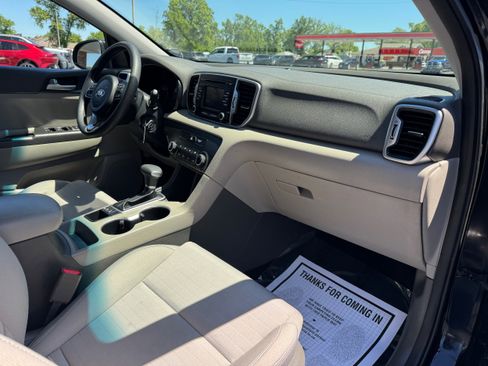 Used 2018 Kia Sportage LX AWD/4WD image 18