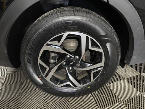Used 2024 Kia Sportage LX image 17