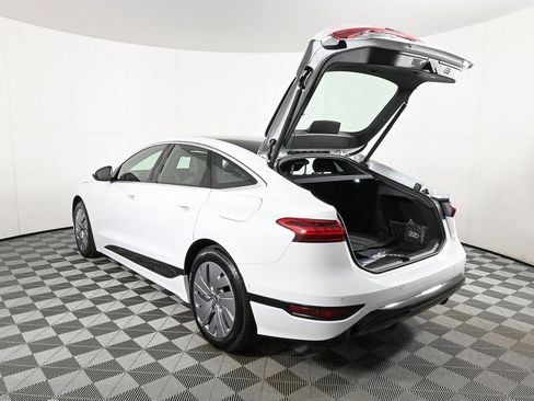 New 2025 Audi A6 e-tron Ultra image 32