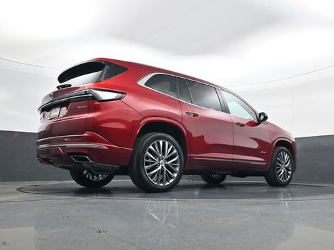 Used 2025 Buick Enclave Avenir image 26