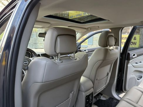 Used 2012 Jeep Grand Cherokee Laredo image 22