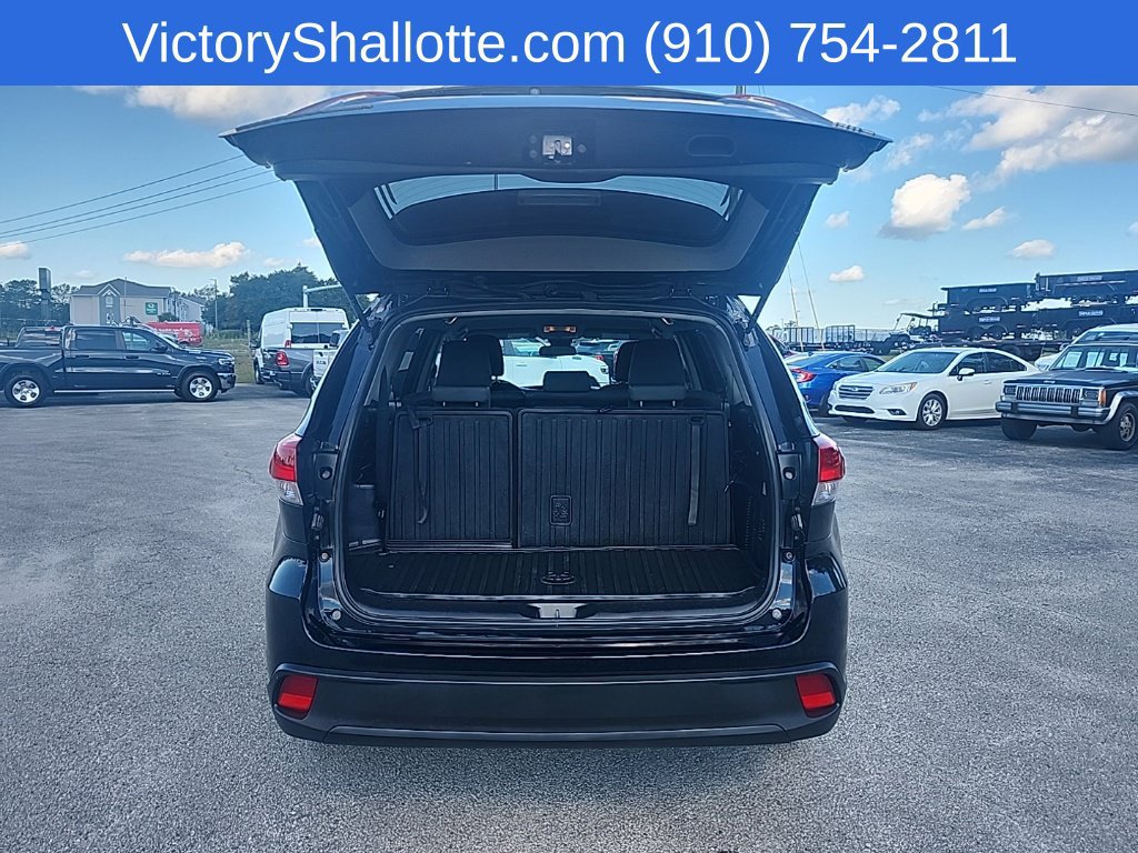 Used 2019 Toyota Highlander LE AWD/4WD image 25