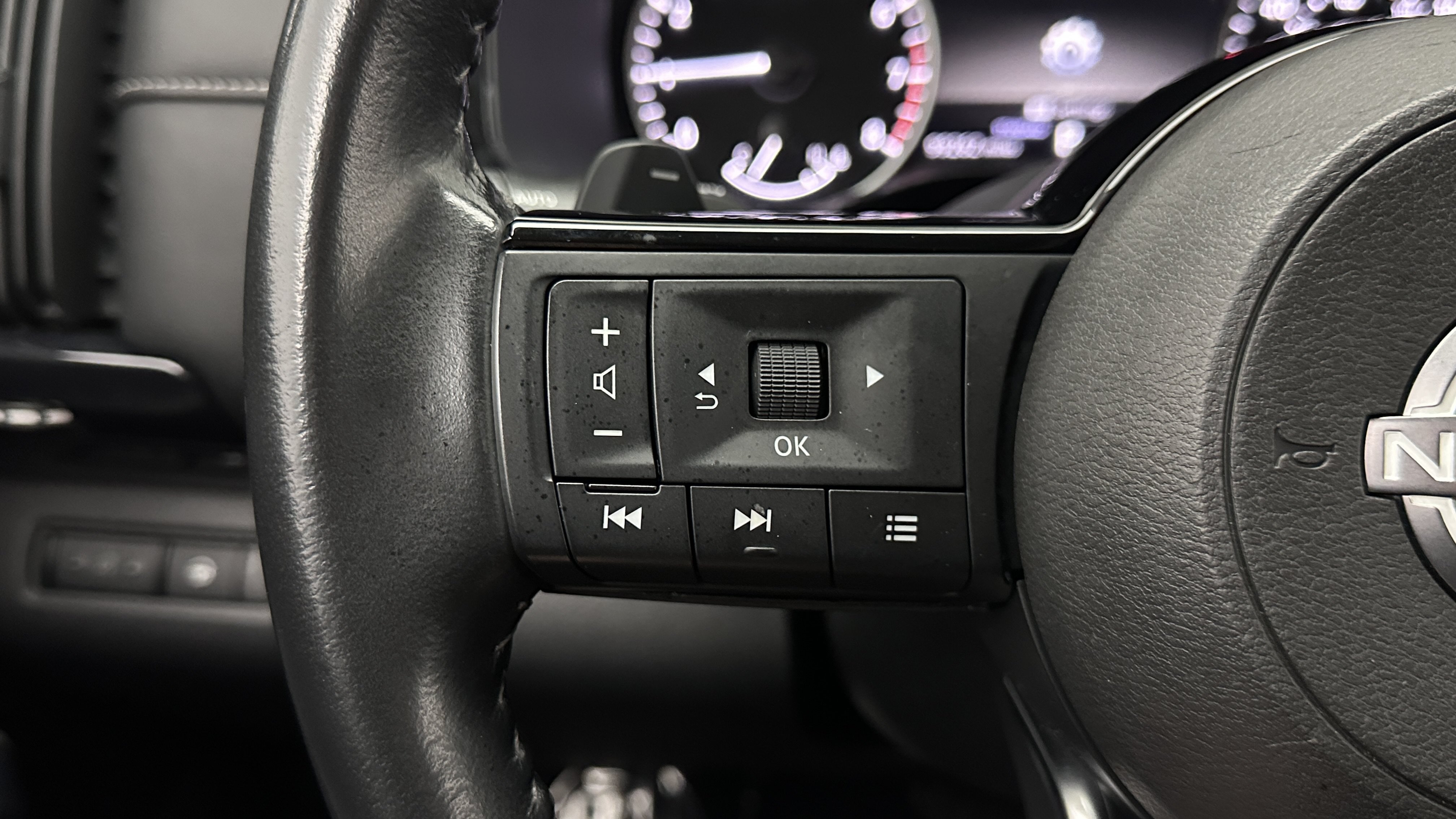 Used 2023 Nissan Pathfinder SV FWD image 21