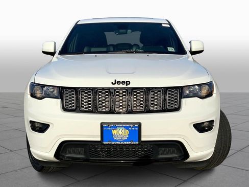 Used 2019 Jeep Grand Cherokee Altitude image 3