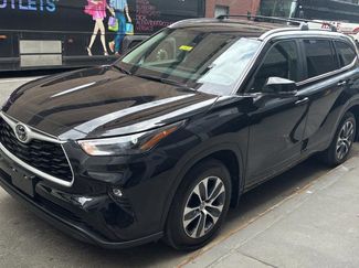 Used 2023 Toyota Highlander XLE video 1