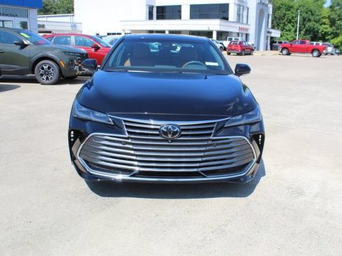 Used 2019 Toyota Avalon Limited w/ Advanced Safety Package FWD image 2
