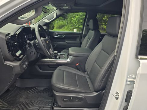 Used 2025 Chevrolet Silverado 1500 LTZ w/ LTZ Premium Package AWD/4WD image 14