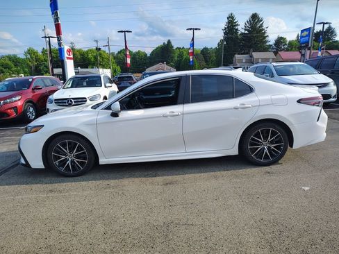 Used 2024 Toyota Camry SE FWD image 8