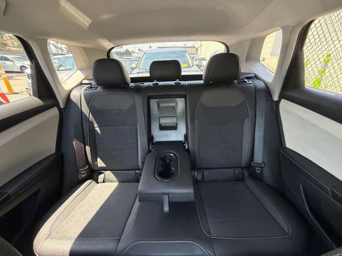 Used 2025 Volkswagen Taos SE FWD image 39