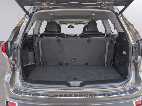 Used 2017 Toyota Highlander Limited image 33