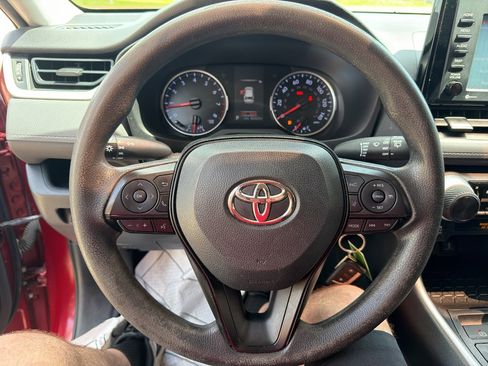 Used 2020 Toyota RAV4 LE FWD image 24