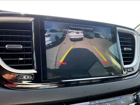 Used 2024 Chrysler Pacifica Touring-L FWD image 31
