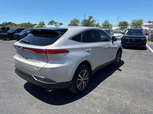 Used 2022 Toyota Venza LE AWD/4WD image 7