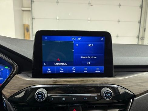 Used 2020 Ford Escape Titanium image 18