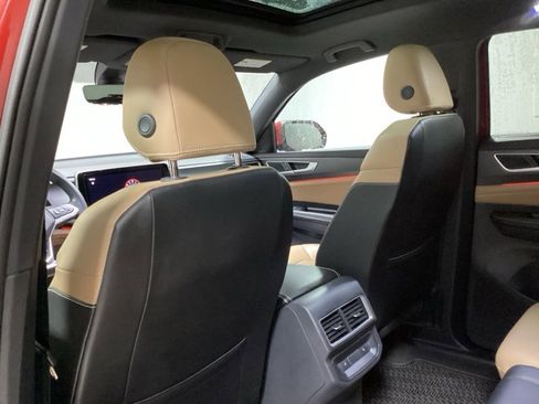 Used 2024 Volkswagen Atlas Cross Sport SEL R-Line image 17