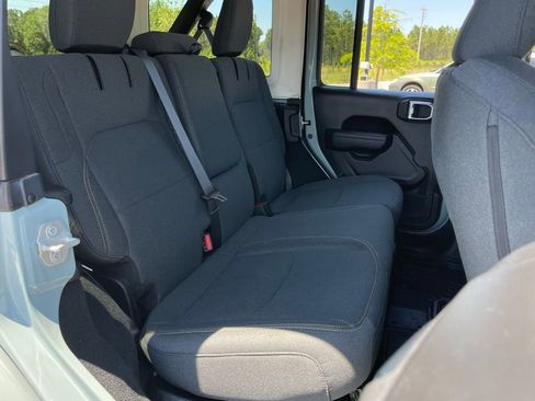 Used 2024 Jeep Wrangler Unlimited w/ Convenience Group AWD/4WD image 41