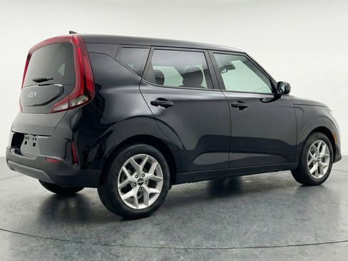Used 2025 Kia Soul LX w/ LX Technology Package FWD image 9
