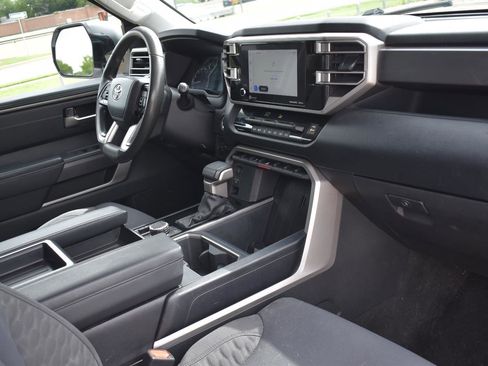 Used 2022 Toyota Tundra SR5 w/ SR5 Convenience Package AWD/4WD image 14