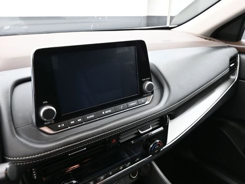 Used 2022 Nissan Rogue SV FWD image 16