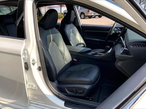 Used 2022 Toyota Camry XSE w/ Navigation Package image 9