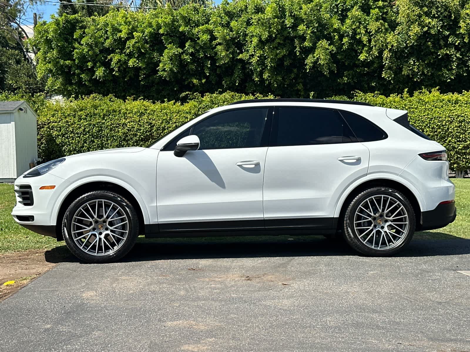 Used 2022 Porsche Cayenne Platinum Edition AWD/4WD image 2