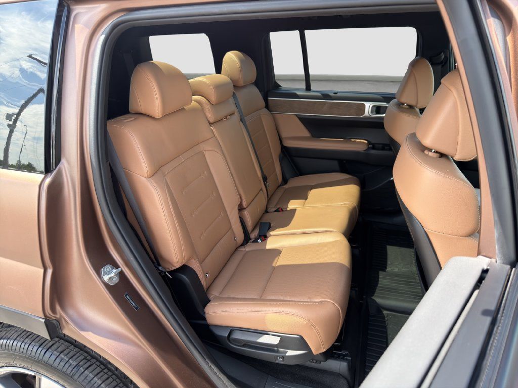 Used 2024 Hyundai Santa Fe Limited AWD/4WD image 19